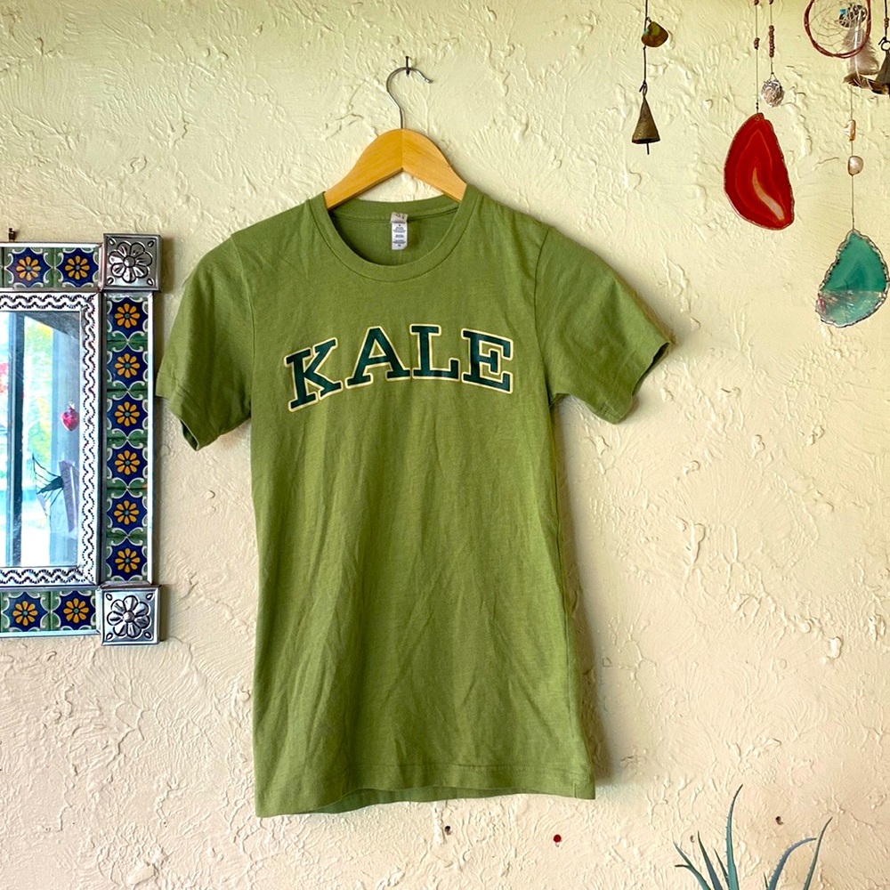 Cute Kale 🥬 T-shirt size XS